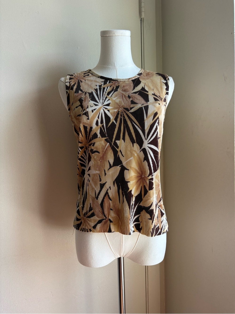 plisse y2k sleeveless leaf print top